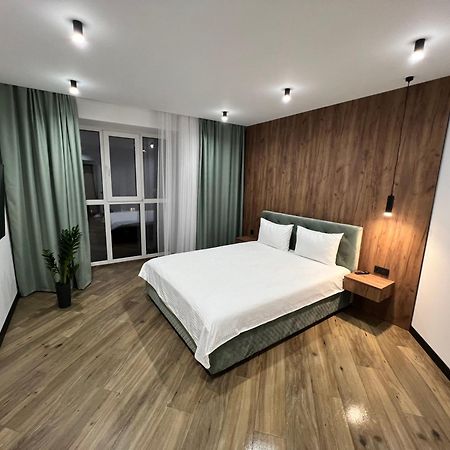 Люкс Апартаменти Район Автовокзалу В Жкарена Та Жк Great House Поблизу Обласноі Лікарні リウネ エクステリア 写真
