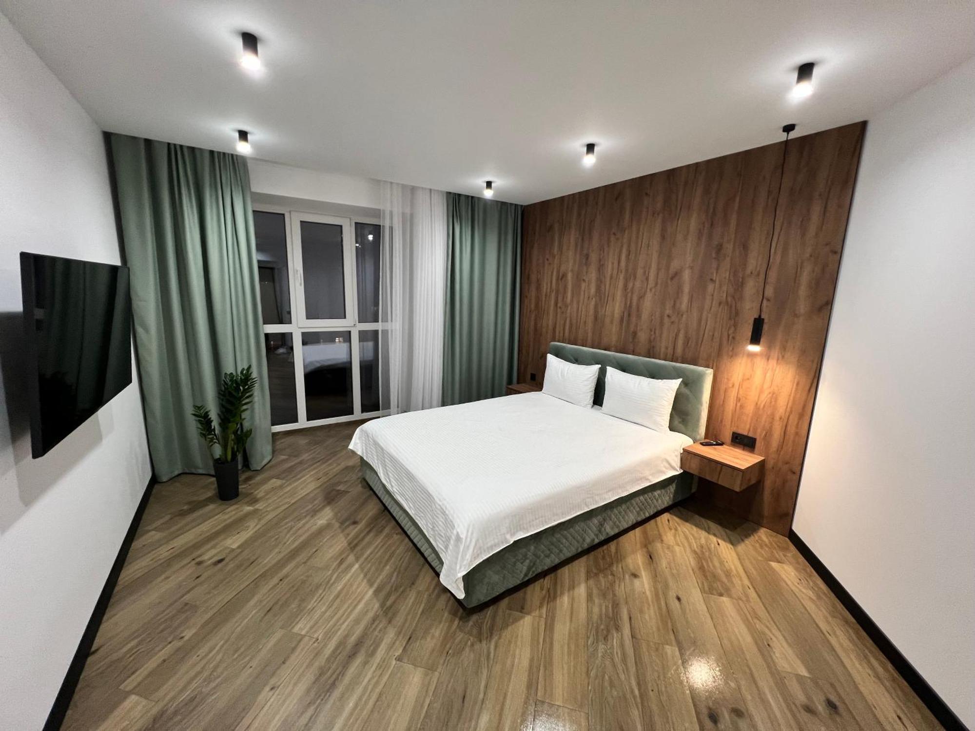 Люкс Апартаменти Район Автовокзалу В Жкарена Та Жк Great House Поблизу Обласноі Лікарні リウネ エクステリア 写真