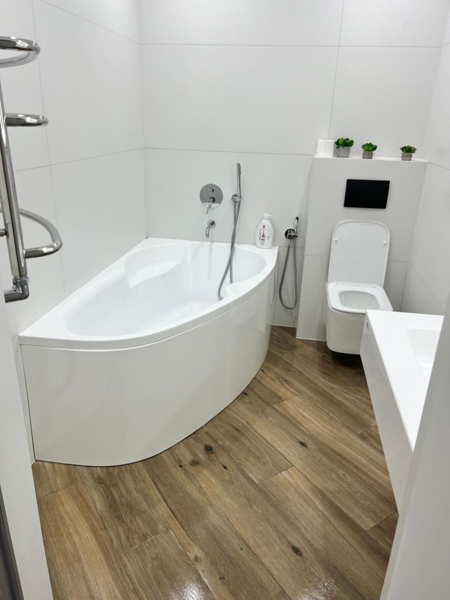 Люкс Апартаменти Район Автовокзалу В Жкарена Та Жк Great House Поблизу Обласноі Лікарні リウネ エクステリア 写真