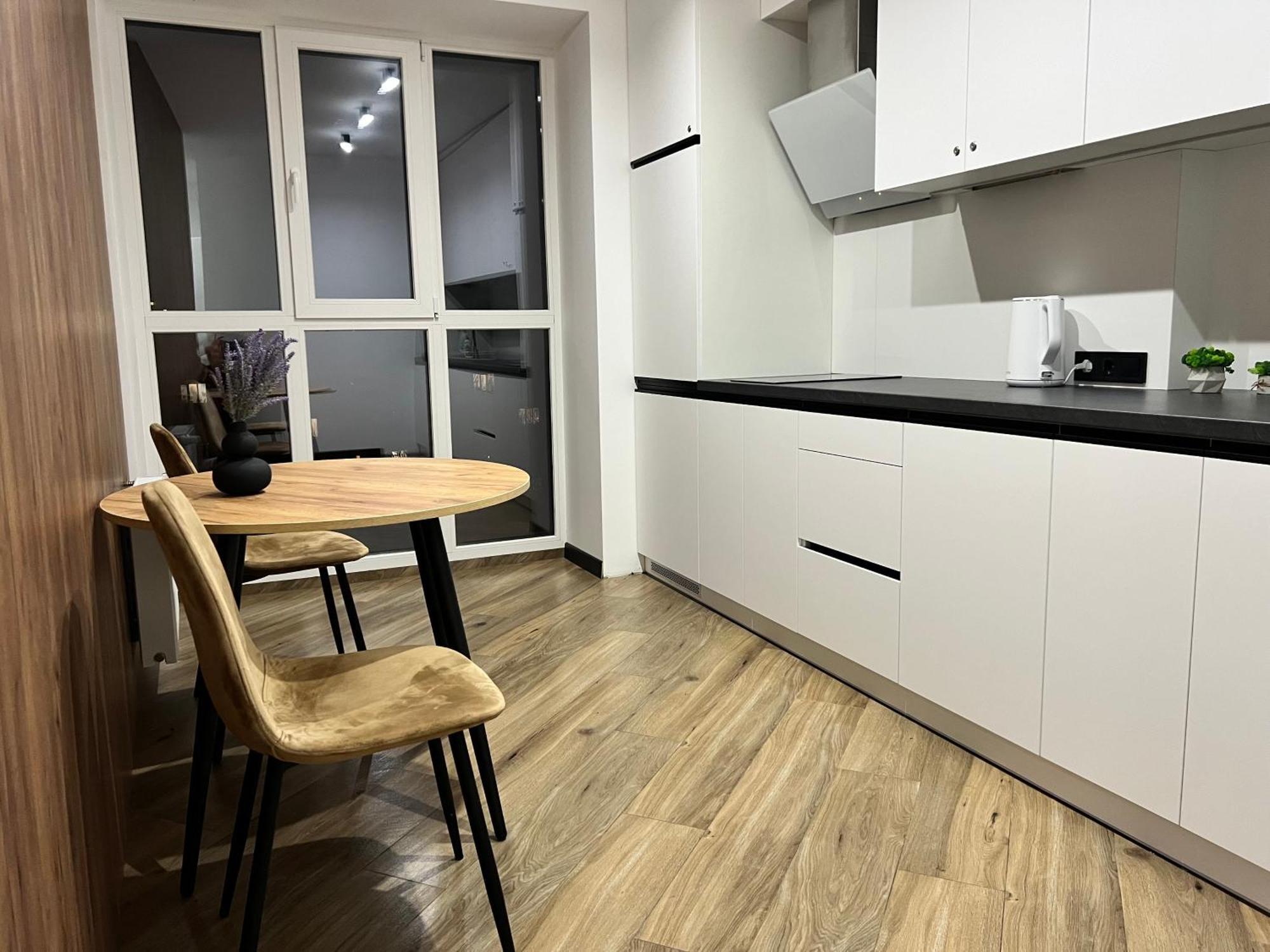 Люкс Апартаменти Район Автовокзалу В Жкарена Та Жк Great House Поблизу Обласноі Лікарні リウネ エクステリア 写真