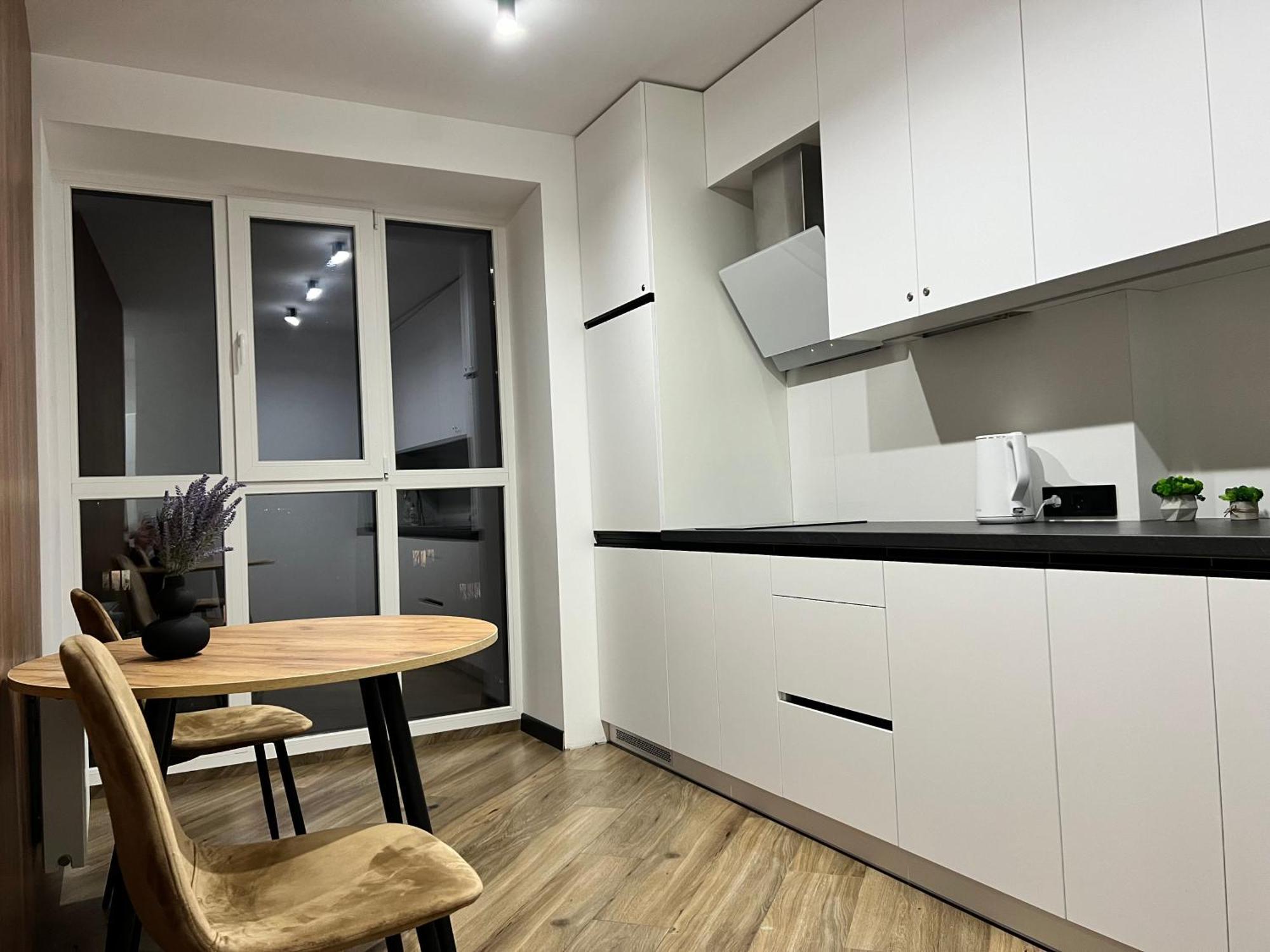 Люкс Апартаменти Район Автовокзалу В Жкарена Та Жк Great House Поблизу Обласноі Лікарні リウネ エクステリア 写真