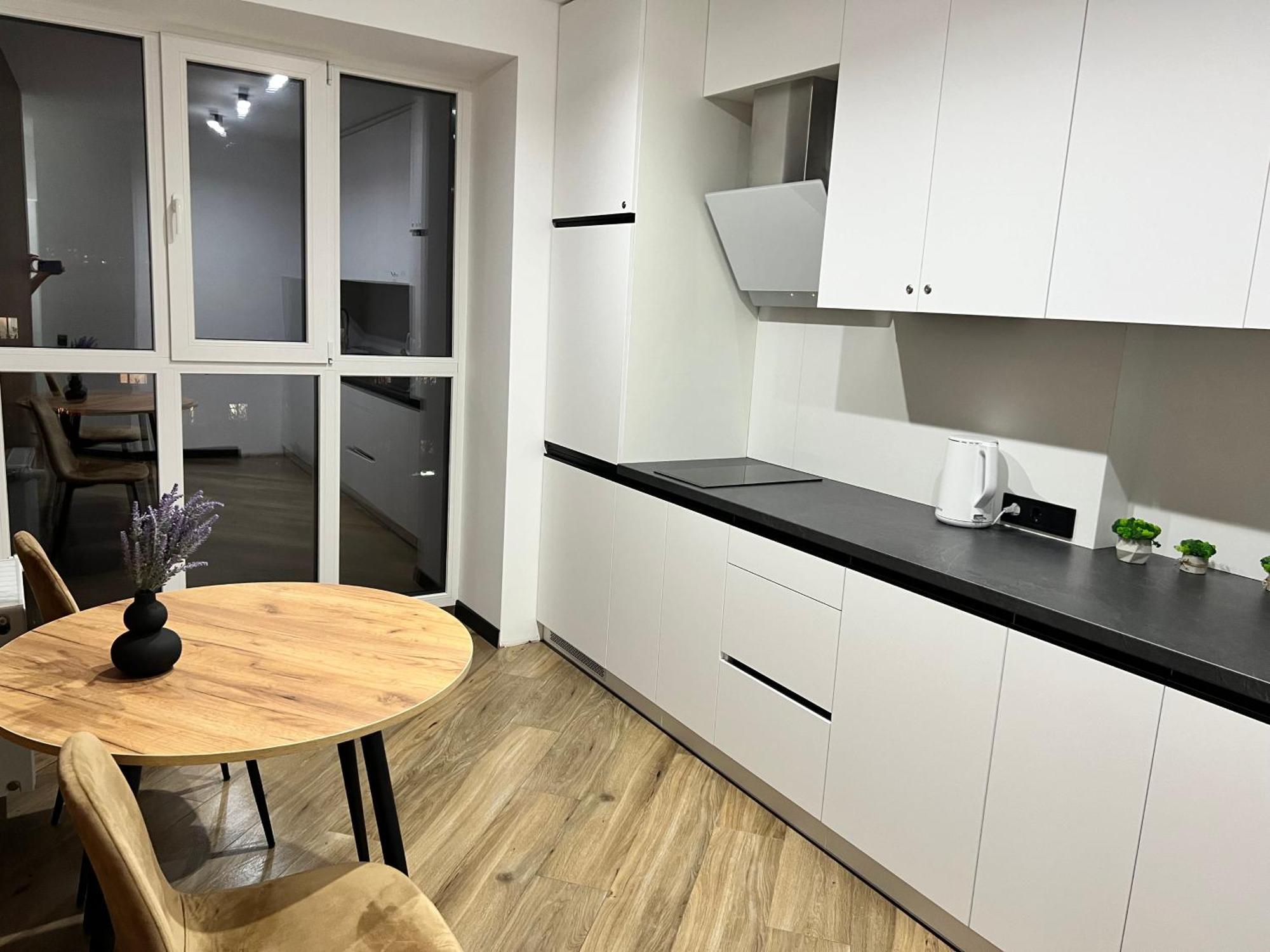 Люкс Апартаменти Район Автовокзалу В Жкарена Та Жк Great House Поблизу Обласноі Лікарні リウネ エクステリア 写真