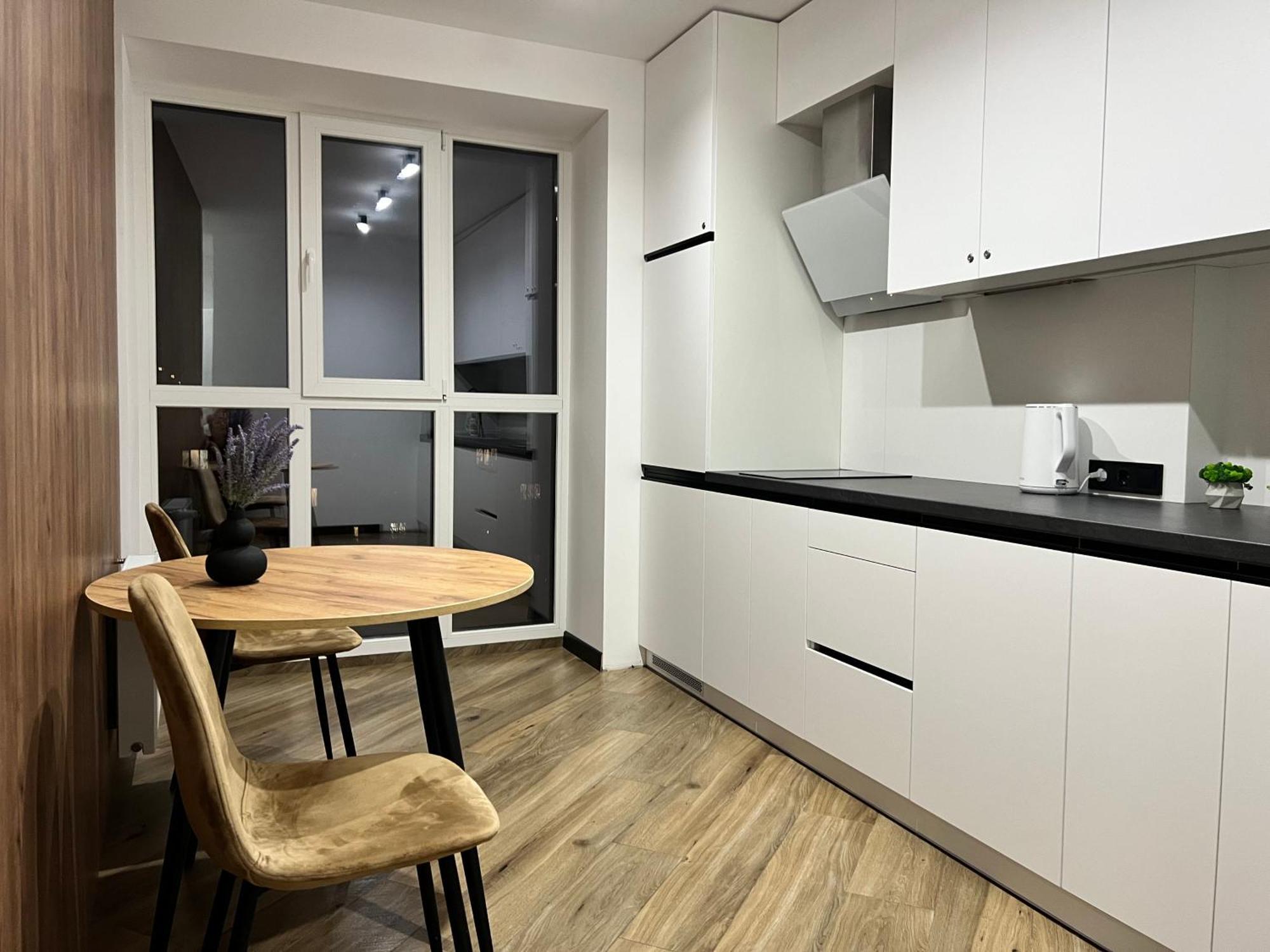 Люкс Апартаменти Район Автовокзалу В Жкарена Та Жк Great House Поблизу Обласноі Лікарні リウネ エクステリア 写真