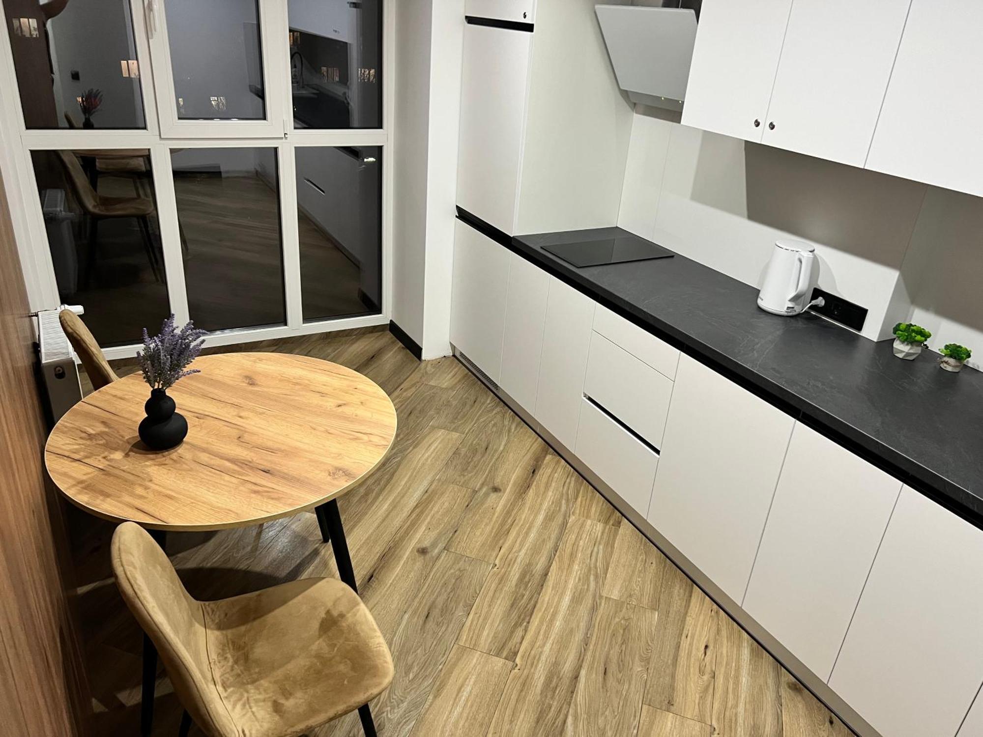 Люкс Апартаменти Район Автовокзалу В Жкарена Та Жк Great House Поблизу Обласноі Лікарні リウネ エクステリア 写真