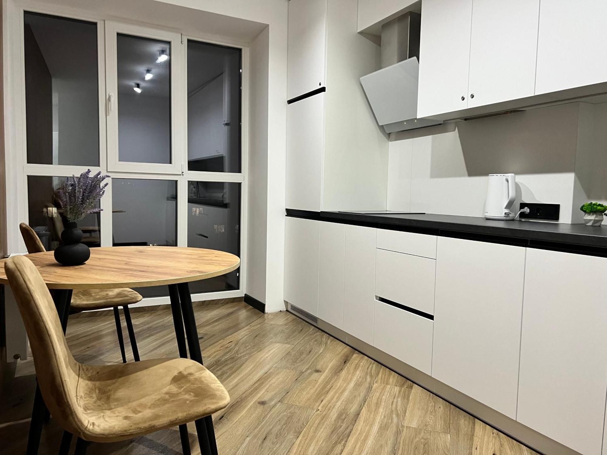 Люкс Апартаменти Район Автовокзалу В Жкарена Та Жк Great House Поблизу Обласноі Лікарні リウネ エクステリア 写真